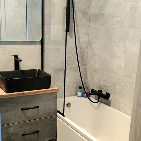 Mieszkanie Z Ogrodkiem W Poznaniu, Self Check-in, Parking Free Apartman *